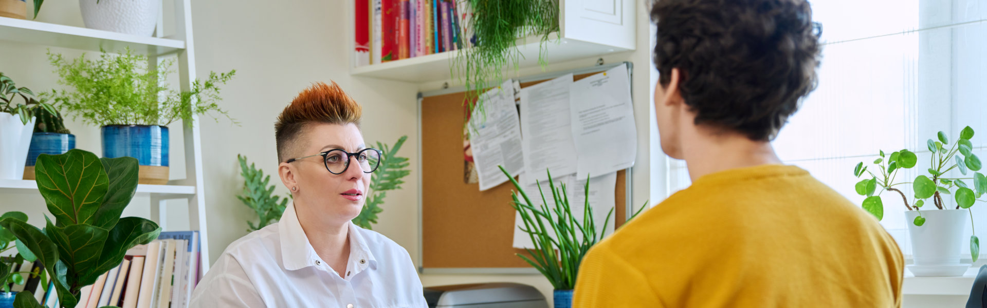 psychiatrist having a therapy session with the patient