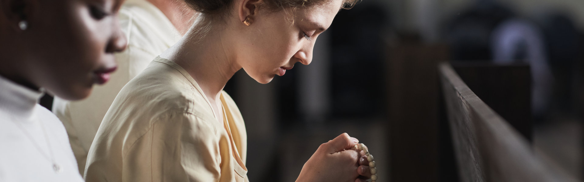 a lady praying